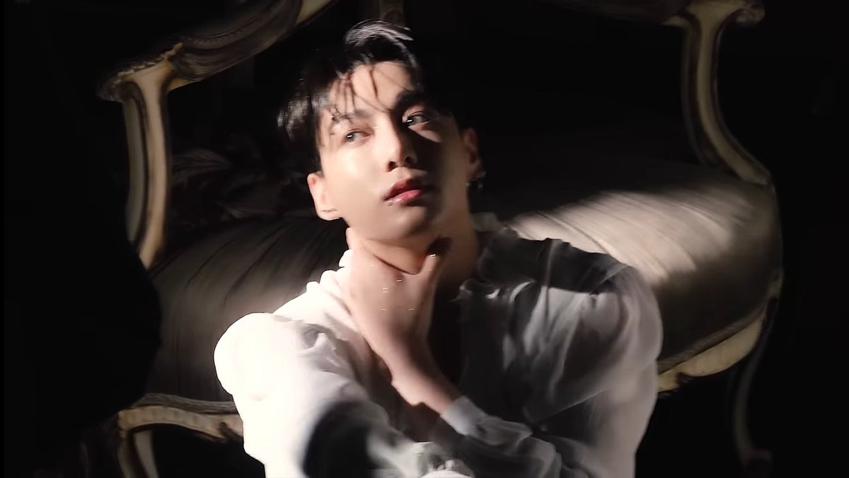 rockstarJKK's tweet photo. jungkook u are so UNREAL https://t.co/jx0pLvIHPM