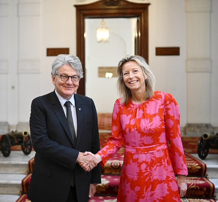 Productive discussion in The Hague with 🇳🇱 Defence Minister @KajsaOllongren The Netherlands plays a key role in our 🇪🇺 #defence investments ✔️ joint equipment procurement ✔️ secured #space constellation ✔️ coordinated #cyber response Strengthening EU's strategic #autonomy