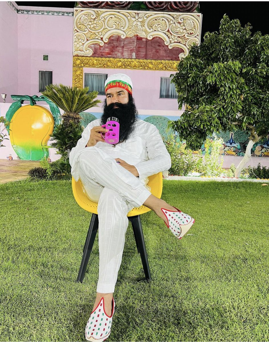 #TeachersDay2022 
#TeachersDay 
Awesome teacher is hard to find,difficult to part with and impossible to forget.
#GurmeetRamRahim biggest example of good teacher