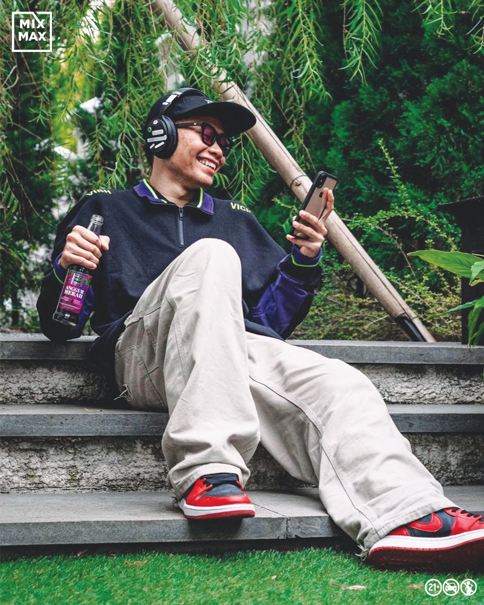 Reposted from @hartwoseven, Mix Max Anggur Merah dulu biar makin seger !

#MixMaxDropTheBeat
#MixMaxFreeFlow