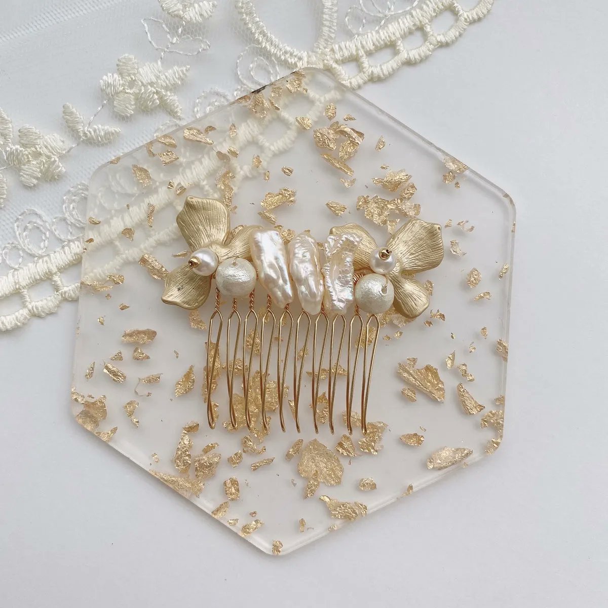 _meryshop_'s tweet photo. <Primavera × MERYshop>
"【Primavera】Emma "
特別なシーンに身につけたい華やかなヘッドドレス👑
ゴールドフラワーと縦長の淡水真珠が他では見られないデザインです✨
大人っぽいスタイルが好きな方にオススメな上品なアイテム💐
#MERYshop #ブライダル #ウエディング
https://t.co/tblYRtAt4D https://t.co/B3gDZyqRip