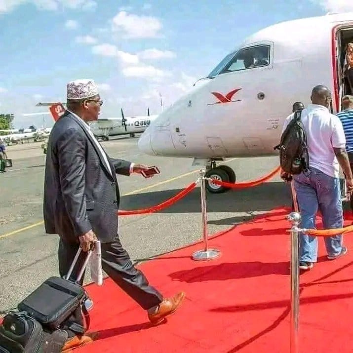 _Carlospaul's tweet photo. Welcome home our son Miguna Miguna. Your right is enshrined in Kenyan constitution. https://t.co/0daLLf2R8v