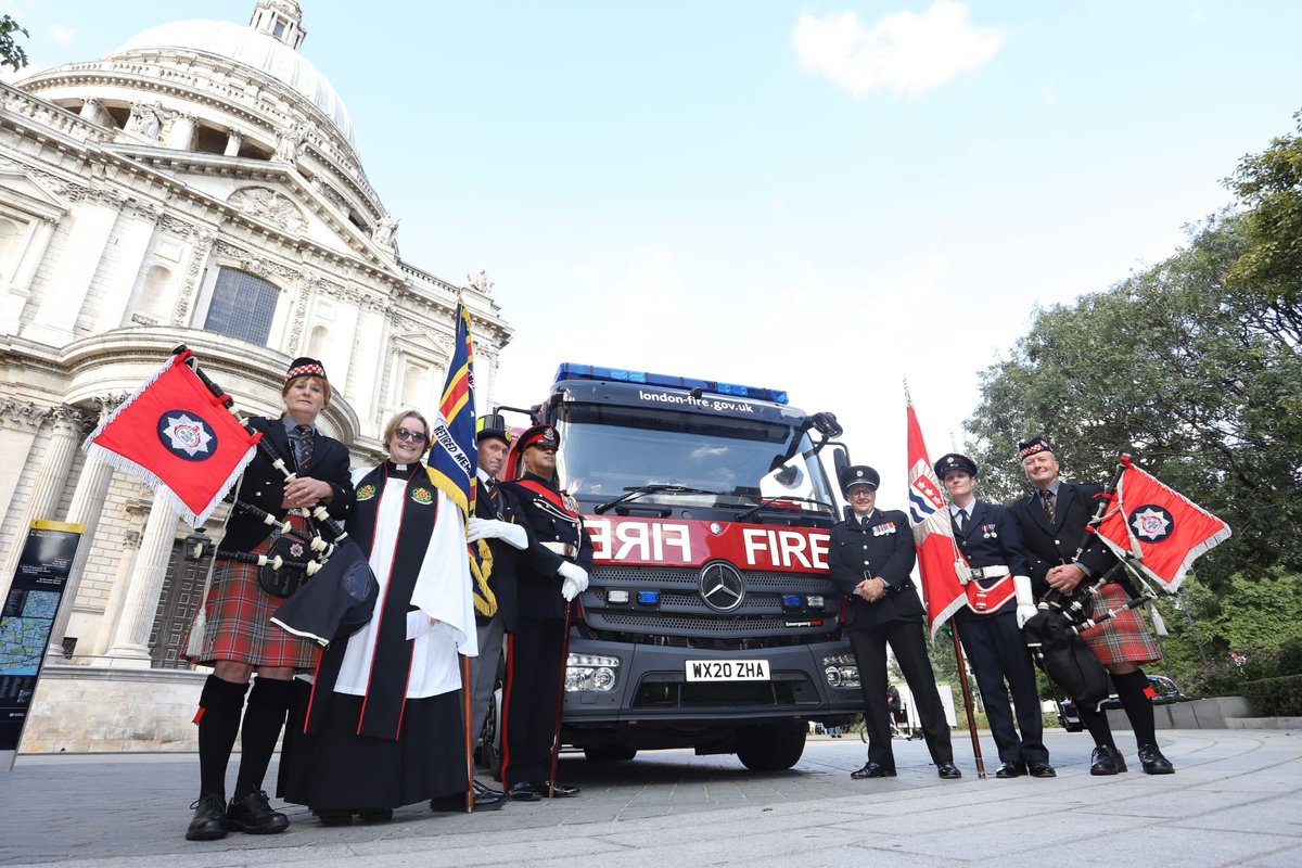 London Fire Brigade (@londonfire) on Twitter photo We joined with our colleagues across the UK yesterday to pay tribute to firefighters who lost their lives in the line of duty. Deputy Commissioner Richard Mills laid a wreath <a href="/FireMemTrust/">Firefighters Memorial</a> Annual Service of Remembrance at the Firefighters Memorial in the City of #London. We joined with our colleagues across the UK yesterday to pay tribute to firefighters who lost their lives in the line of duty. Deputy Commissioner Richard Mills laid a wreath <a href="/FireMemTrust/">Firefighters Memorial</a> Annual Service of Remembrance at the Firefighters Memorial in the City of #London.