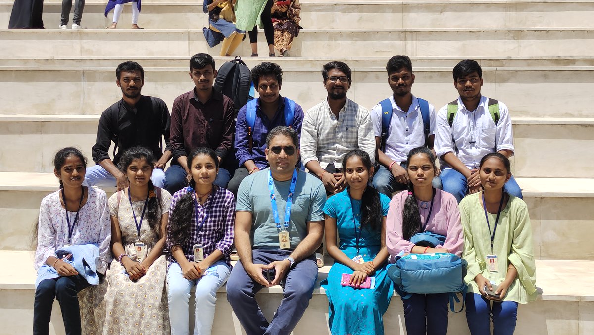 VINAYSRIRAMULA_'s tweet photo. Visited Infosys SEZ Campus Pocharam Campus along with 14 of my collegemates (University College of Engineering, Kothagudem).met Nivas sir  It was a great experience for me.Thank you @NivasPCS @taskts @Manisha_saboo @inspireinfyhyd @HydSez @RAMAKRUSHANMAM4 @Mutyam_kumar @t_aarohi https://t.co/NQP8JkXdrh