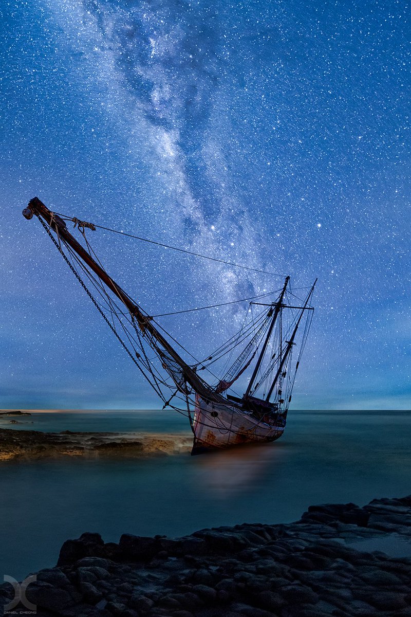 danielkhc's tweet image. Ship shot in Mauritius, Milky Way in Bromo, coastline in Réunion Island.
#imagecomposite