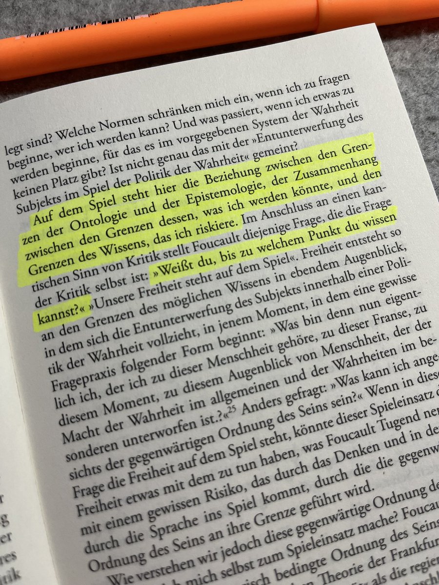 ingo_paetzold's tweet photo. Today’s Menu: #Foucault|s und #Butler|s Idee von #Kritik. Immer wieder sind mind-bending Gedanken dabei und ich muss beim Lesen inne halten: „Weißt du, bis zu welchem Punkt du wissen kannst?“ Das ist ganz schön wissenssoziologisch #phdlife #Subjektivierung #Entunterwerfung https://t.co/In074UUUDB