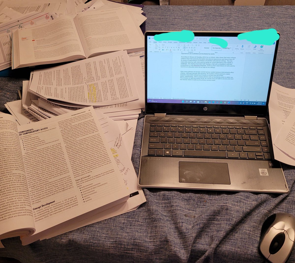 JuJinOz's tweet photo. How's everyone else's Monday evening going? π #procrastination #mustfocus https://t.co/OLuMZlKQwN