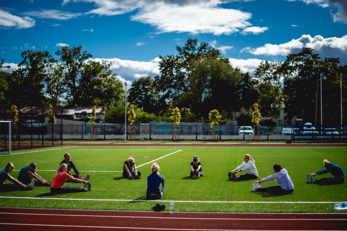 ErasmusPlusLV's tweet photo. 🏃11. septembrī notiks Viļņas Rimi maratons, kurā piedalīsies arī apvienotā Baltijas valstu #ErasmusPlus komanda. Lai sagatavotos skrējienam, #ErasmusPlusLV pārstāvji sestdien kārtīgi pasportoja. Paldies Zaķumuižai par ūdeni treniņa dalībniekiem!
#ErasmusPlus35 #ErasmusPlusSports https://t.co/WE140vCccc