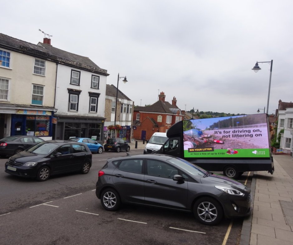 loveessexuk's tweet image. Have you seen our litter campaign while out and about in Essex? It'll look something like this!

Keep doing your bit to protect our local communities from litter by putting any rubbish in the bin 💚

Thank you to @KFC_UKI for displaying the banners at drive-thrus across Essex 🙌