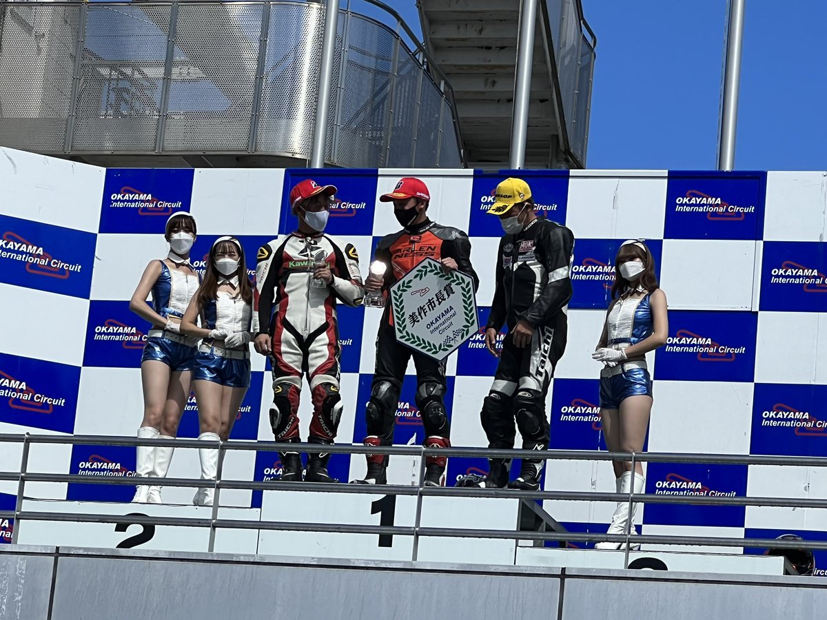MIy_0706's tweet photo. 前戦に続き、モトレボRd.5優勝しました
近しい人には伝えておりましたが
2月に子供が産まれることもあり、
このレースで引退します
応援に来てくれた友達、先輩方本当に感謝です
今まで色んなスポーツをしてきましたが、やはりモータースポーツは最高です https://t.co/rtI9oIOy9L