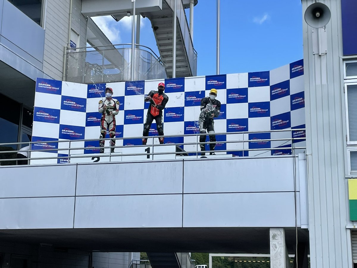 MIy_0706's tweet photo. 前戦に続き、モトレボRd.5優勝しました
近しい人には伝えておりましたが
2月に子供が産まれることもあり、
このレースで引退します
応援に来てくれた友達、先輩方本当に感謝です
今まで色んなスポーツをしてきましたが、やはりモータースポーツは最高です https://t.co/rtI9oIOy9L