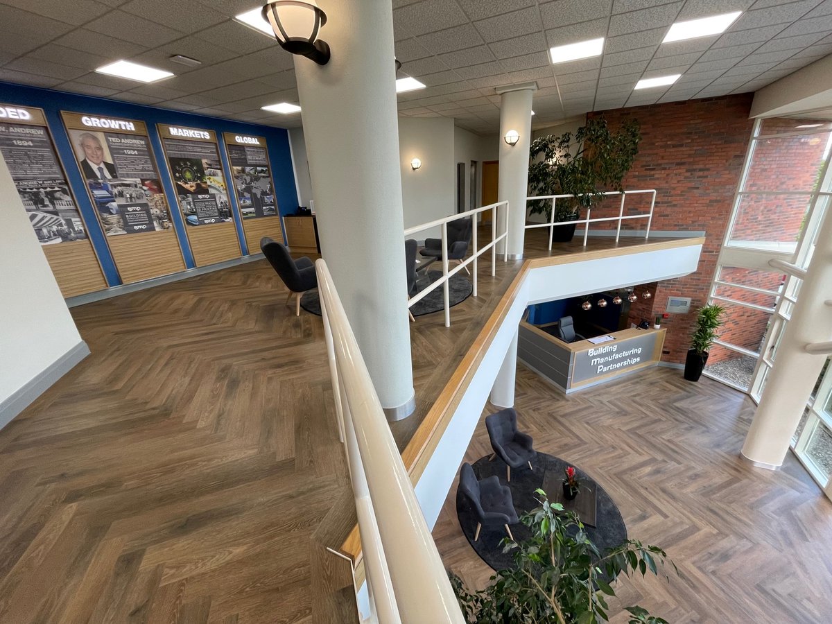 bwdltd_Uk's tweet image. Finally managed to have our latest office refurbishment scheme professionally photographed.  Here&apos;s a peek of our double-height reception area. #officereceptiondesign #officerefurbishment #commercialoffices #commercialinteriors #interiordesign #northwest #bringingspacestolife