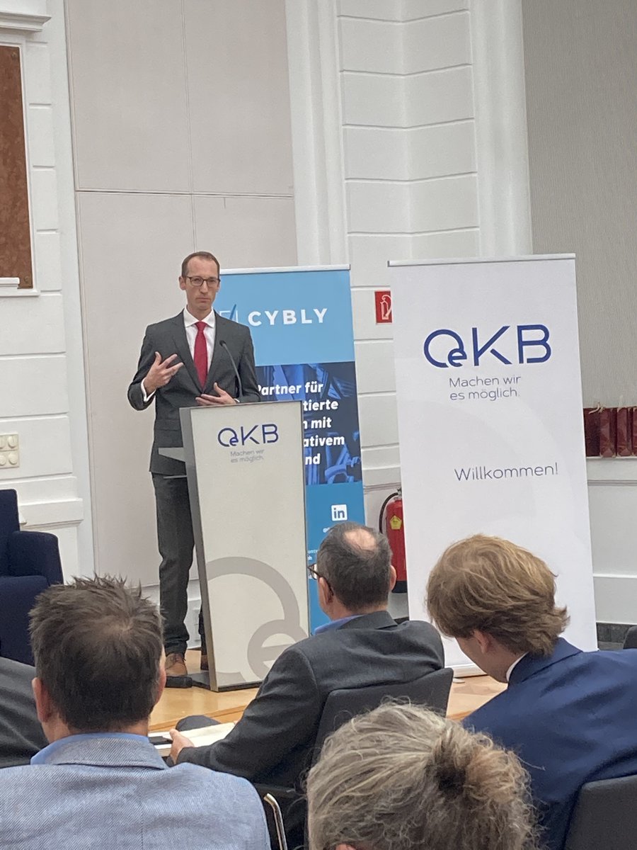 ReMePnet's tweet photo. #ChristianSteinlechner introduced the #OeKB ESG Data Hub and how to manage regulatory ESG requirements live @remep2022.
🎞️📜Materials and recordings will be available on https://t.co/n8X0NUBwM1 shortly!
#platformeconomy #digitalization https://t.co/eHUoG8e6Ww