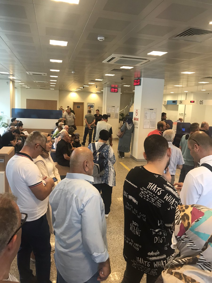 CCemunal's tweet photo. #yapikredi #yapikredibankasi #emekli #promosyon   Bankacılık işlemlerimizi yapmamız artık mümkün görünmüyor. Başka bir şekilde çözümü olmalı… https://t.co/fbh6lx3WVq