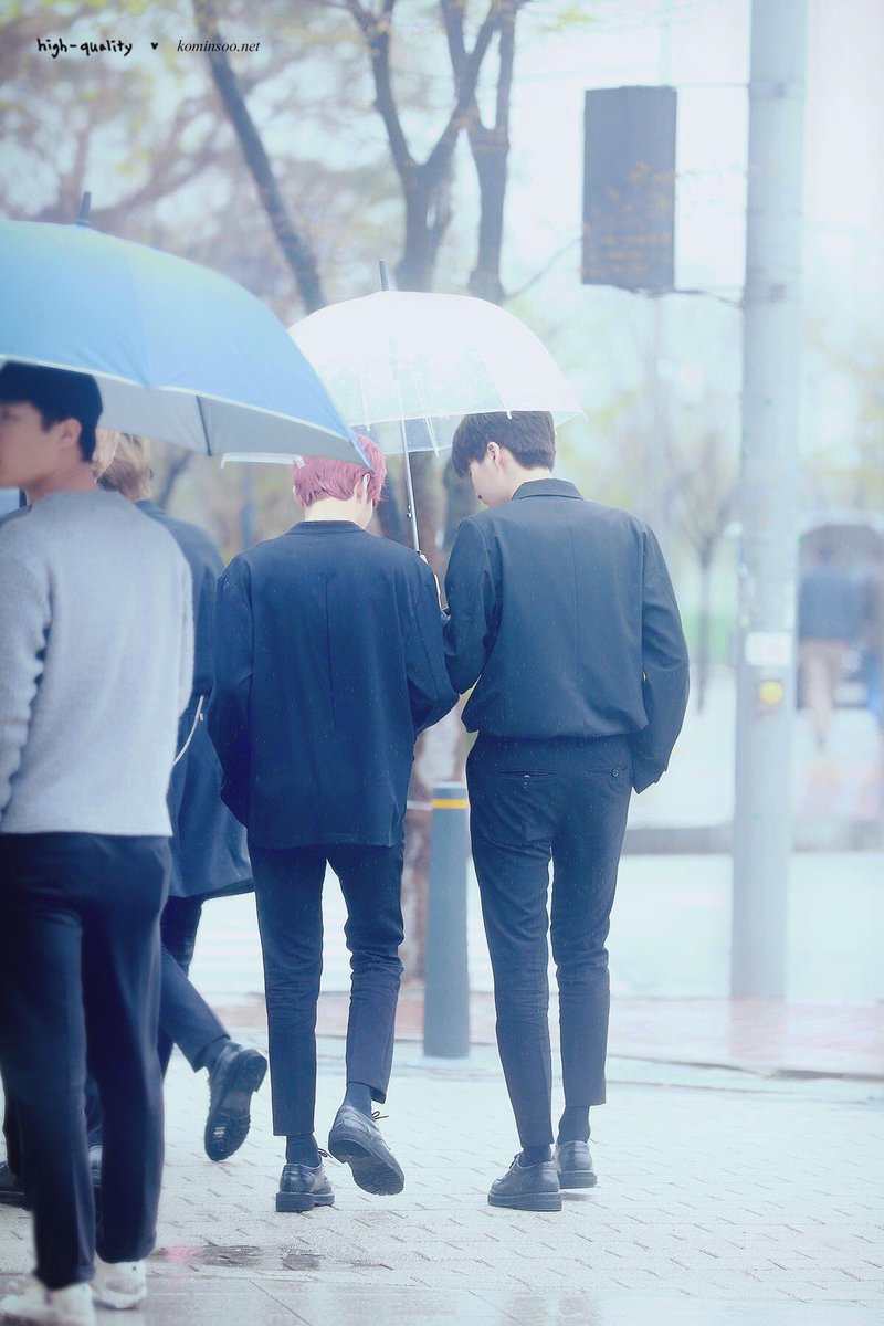 비도 오고 그래서 네 생각이 났어 
생각이 나서 그래서 그랬던거지...
언제 #결신 투샷 볼수 있니...