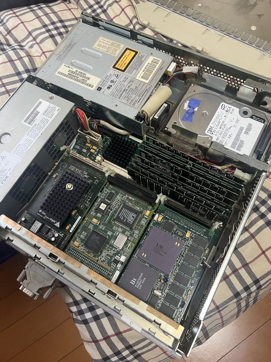 lost_lost_lost3's tweet photo. 1000RT超えたらメインPCにするんで、 https://t.co/kmUziYR7XR