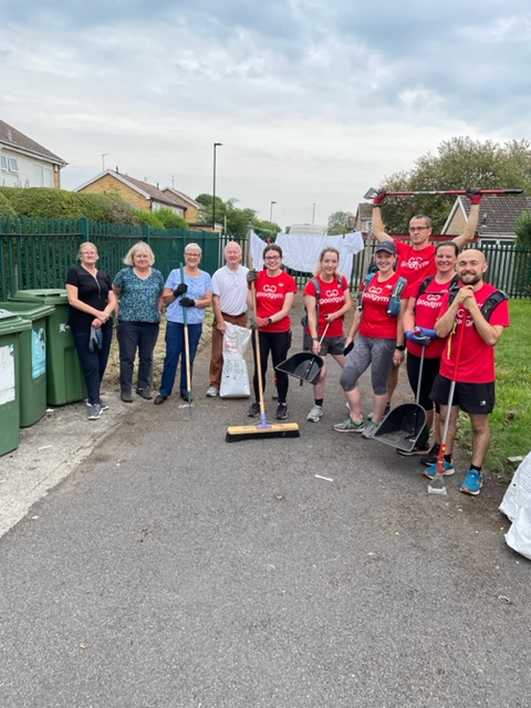Thanks to <a href="/GoodGymYork/">GoodGym York</a> who joined local volunteers over the weekend to clear moss from the drying areas behind the flats. Much safer now for users in wet weather. @Westfieldward facebook.com/FoxwoodResiden…