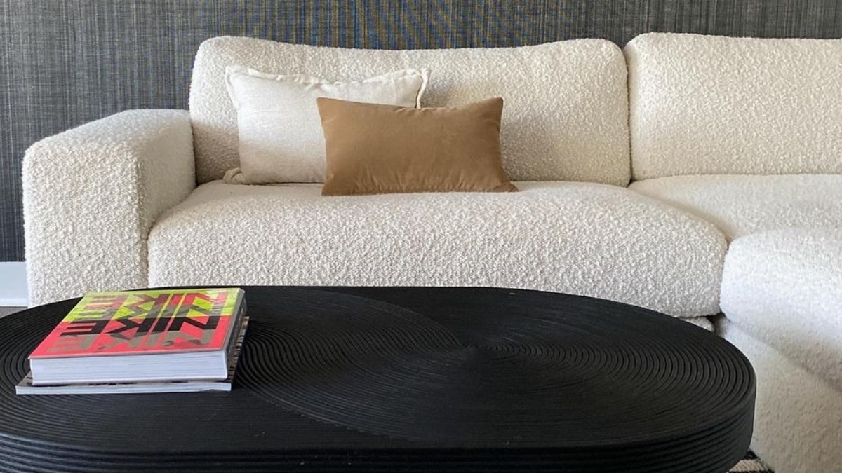 Don't you just want to run your hand over this fabric? The characteristic wool bouclé Grappa Cream give any piece a delightfully touchable feel. Interior designer Beth Phillips paired our Steve sectional with tons of playful textures. l8r.it/x46y