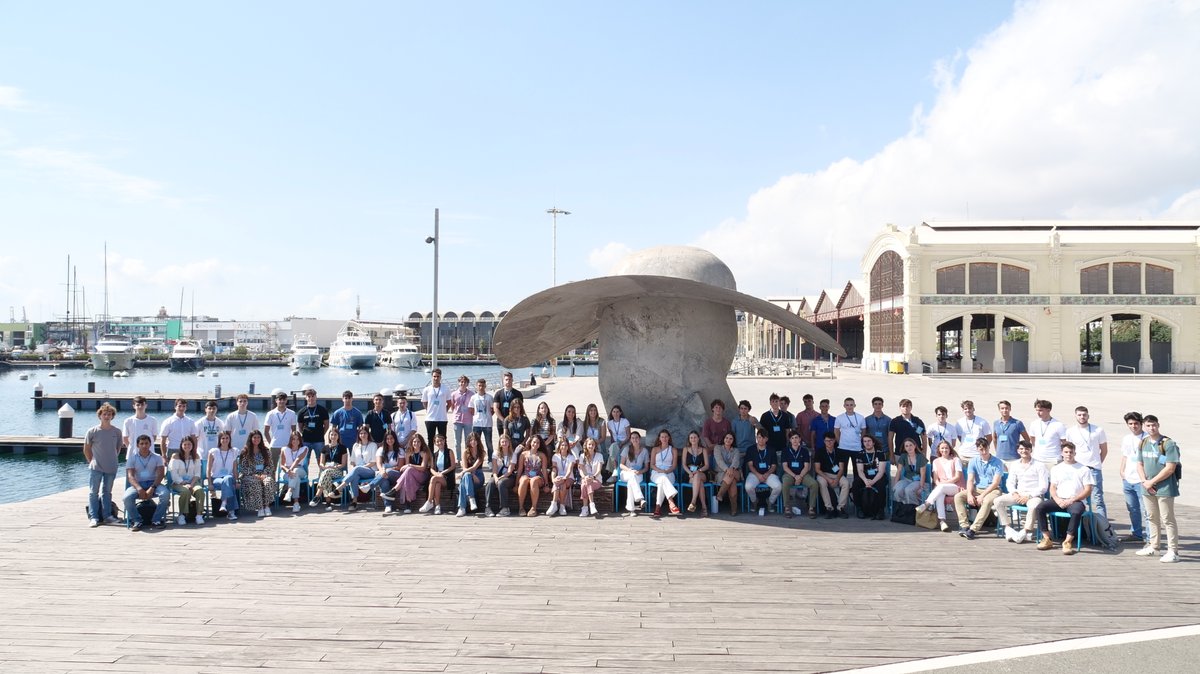 EDEMempresarios's tweet photo. El 33% de los alumno/as de #GradoADE y #GradoIGE están becados en el curso 22/23.
Recibimos a los más de 180 estudiantes de los grados para que conozcan a fondo @EDEM_uni, al equipo y cojan fuerzas en el inicio de carrera.
¡Bienvenido/as a la #EscueladeEmpresarios! https://t.co/7FVmqgQ0AX