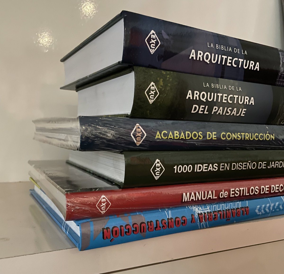 Salvemos a un Arquitecto/a 
Libros de Arquitectura en excelente estado 
Precio del mercado: 1.600.000 aprox.
Precio de oferta: 1.000.000 conversable 
RT RT RT