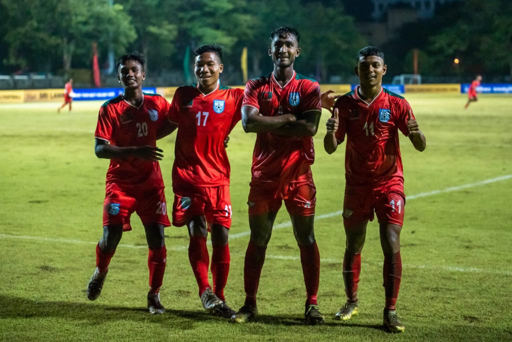 bdfootball_live's tweet photo. 𝗙𝗨𝗟𝗟-𝗧𝗜𝗠𝗘 | Bangladesh 🇧🇩 5-1 🇱🇰 Sri Lanka 

📸 | Check out some of the exclusive snaps from today's game 🙌🏻 🔴🟢

#SAFFU17 #SLvBD https://t.co/a90lzt5kbI