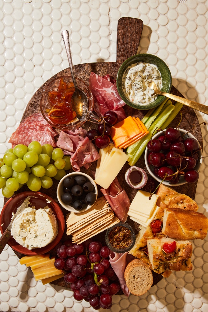 shalini_aro's tweet photo. So Summer is officially done? 😭 mom is leaving, its back to school and back to reality 🫢 here's the last of the summer cheese board.. 
#foodphotography #vscofood #forkfeed #piecrust #gloobyfood #eater #lifeandthyme #food52 https://t.co/AeBiCmqgov