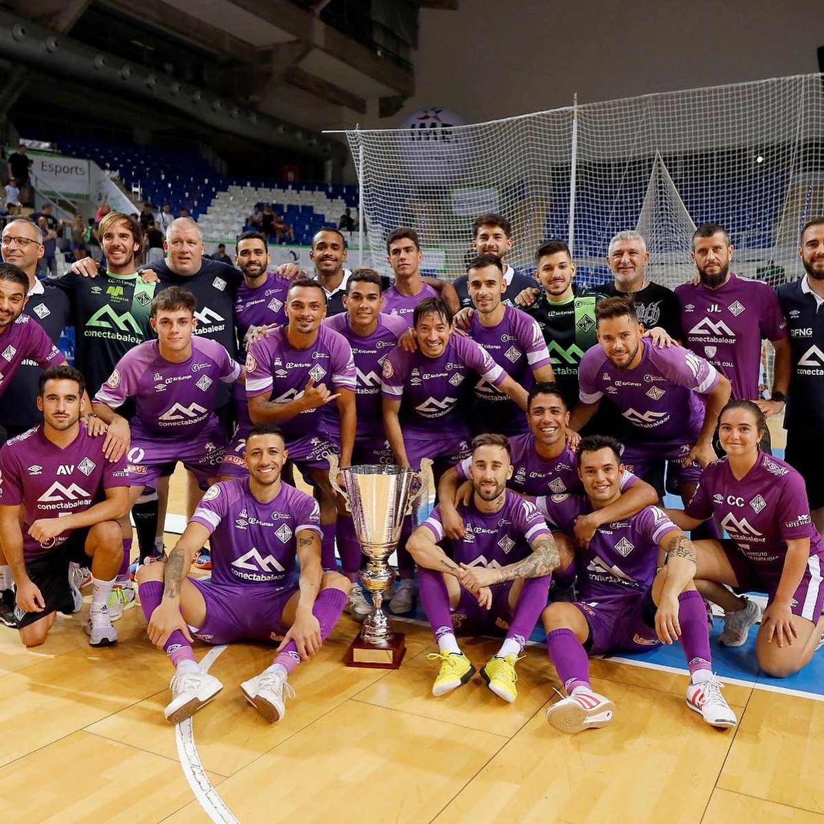 rivillos_10's tweet photo. Acabamos la pretemporada con buenas sensaciones. Preparados para todo lo que nos viene. Ganas e ilusión @PalmaFutsal 💚💜
#Equipo #Go #RV11 https://t.co/Ztjay62lff