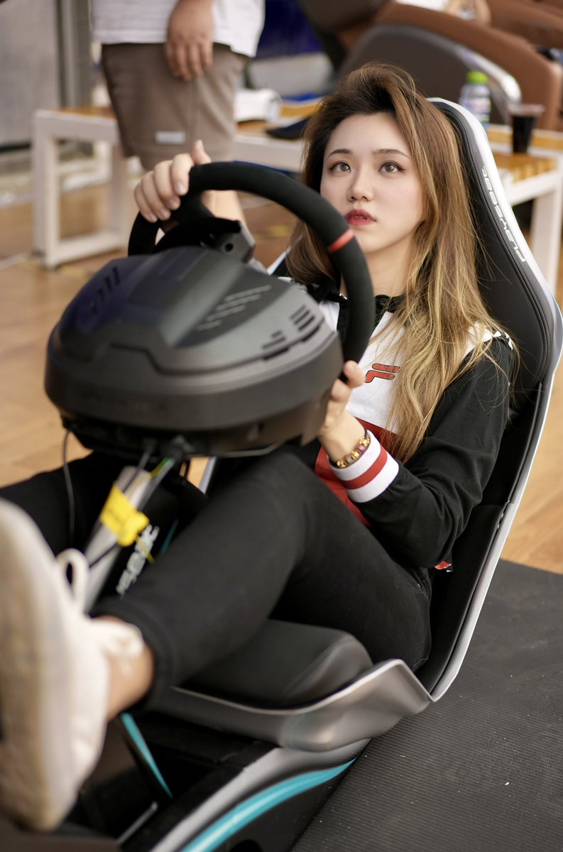 De3rOfficial's tweet photo. Do you want to race against the pretty girl🥰? She just got an amazing lap record today!🥂🍾
#NFT #Web3 #NFTgiveaway https://t.co/0AlqpHGifM