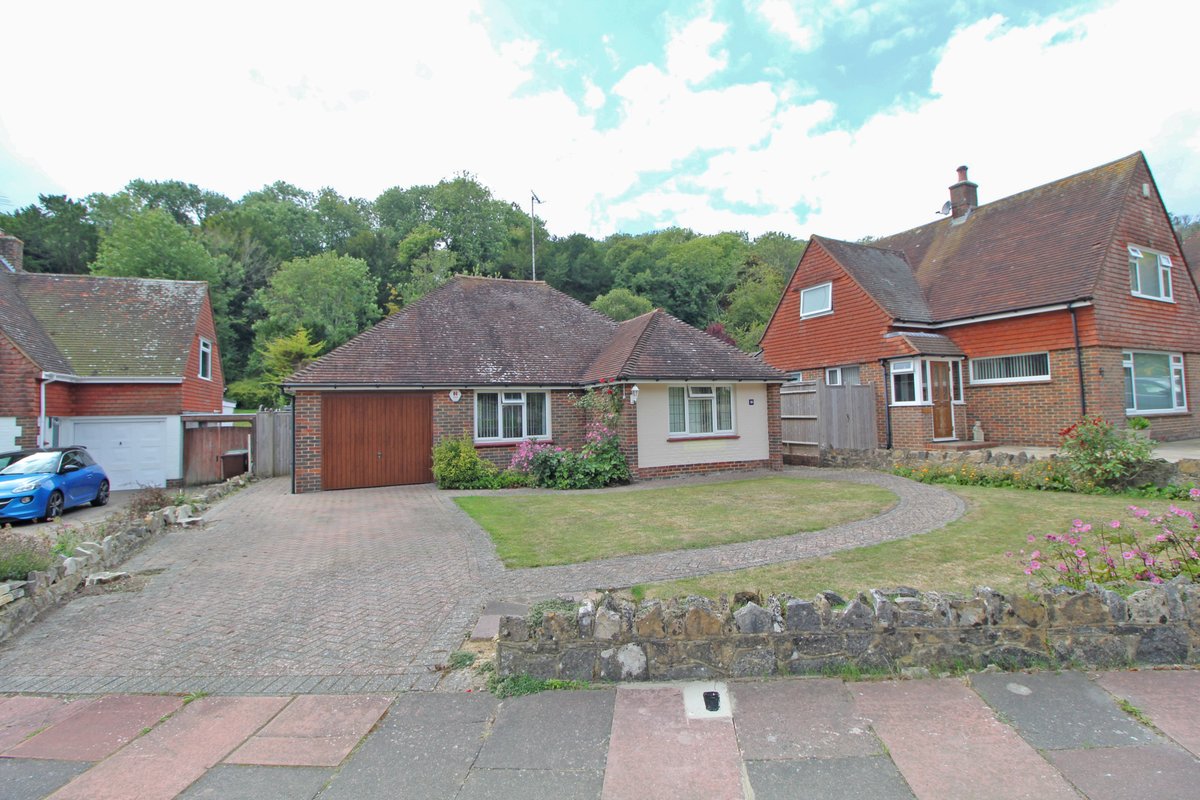 SurridgesEstate's tweet photo. NEW INSTRUCTION
A well presented two double bedroom detached bungalow with glorious 200ft garden backing onto The South Downs National Park.
£635,000 | Ratton, #eastbourne
See more: https://t.co/ZawMTheT24
#property #estateagent #estateagency https://t.co/OyNLuETSXh