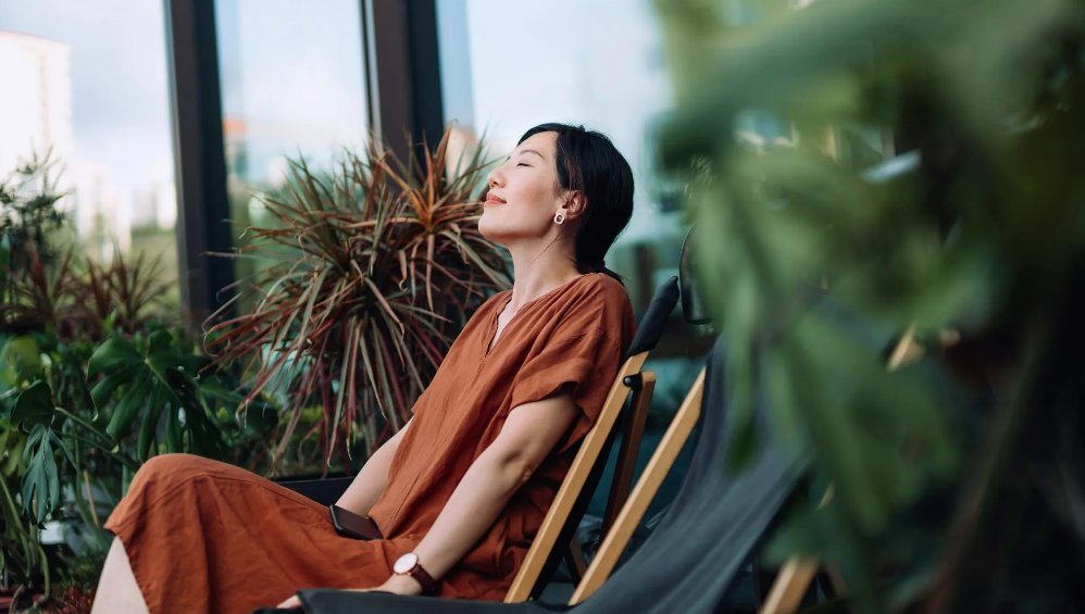 Roundglass_'s tweet photo. Negative emotions often stick to us like velcro. Learn seven tips to balance your emotions and loosen the grip of anger, fear, shame, and sadness - https://t.co/LGVGebsM6b

#RoundGlassLiving #emotionalwellbeing #angermanagementtips #wholisticwellebing #mentalwellbeing https://t.co/I0cc6rfvFO