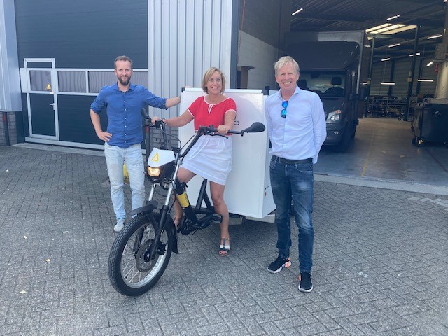 Dank Niels Markvoort van #Fulpra voor de rondleiding aan Arjan van den Born van <a href="/ROMUtrechtReg/">ROM Utrecht Region</a> en wethouder @ellieeggengoor. Jullie initiatief voor een professional cargo bike kan een enorme bijdrage leveren aan de verdere verduurzaming van de stadsdistributie.