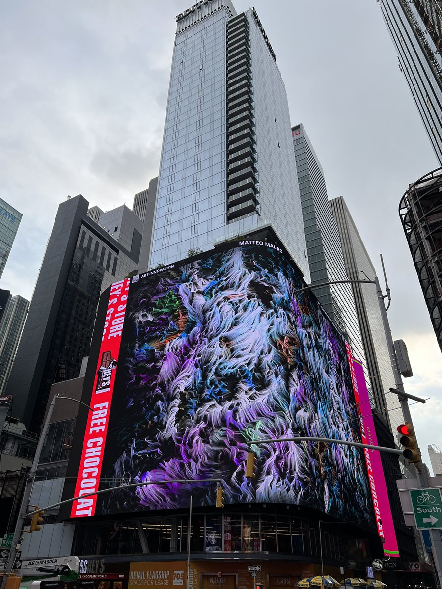 mattmaurostudio's tweet photo. Happening now at @TimesSquareNYC with @ArtInnovationG https://t.co/E4LNFjNJ2a