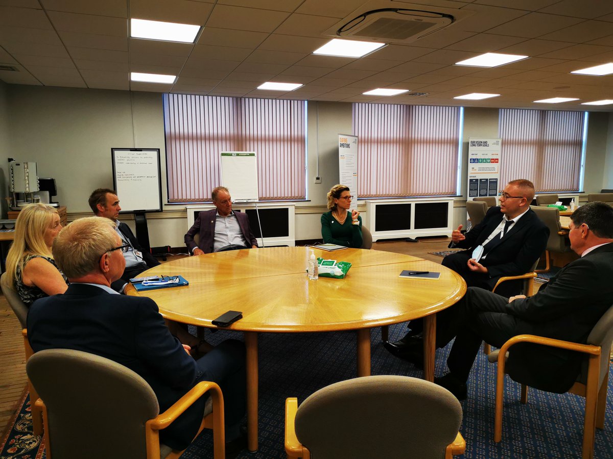 Earlier today, we welcomed <a href="/sawhitbe/">SarahAnn Whitbeck</a> and Dr Thomas W White to Hull ahead of the <a href="/CWISociety/">CWIS</a> Modern Management of Chest Wall Injury conference. Excited to see what tomorrow has in store!
<a href="/MichaelGooseman/">Dr Michael Gooseman</a> <a href="/Leah_Dobson1/">Leah Dobson</a> 
#chestwallinjury #majortrauma #CWIS #CWIScollaborativecenter