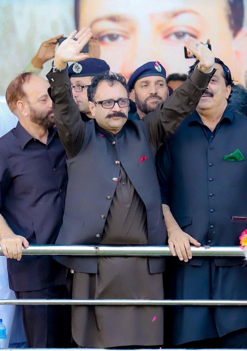 Faisal_jatt792's tweet photo. وزیراعظم آزاد حکومت ریاست جموں و کشمیر و صدر تحریک انصاف آزاد کشمیر سردار تنویر الیاس خان کا باغ جلسہ گاہ پہنچنے پرباغ کی دھرتی کے غیور لوگوں نے وزیراعظم آزادکشمیر کا شایان شان تاریخی استقبال کیا۔

 #PMTanveerIlyasKhan
 #PTIAJK #BaghJalsa https://t.co/EBFT7t7Xpx