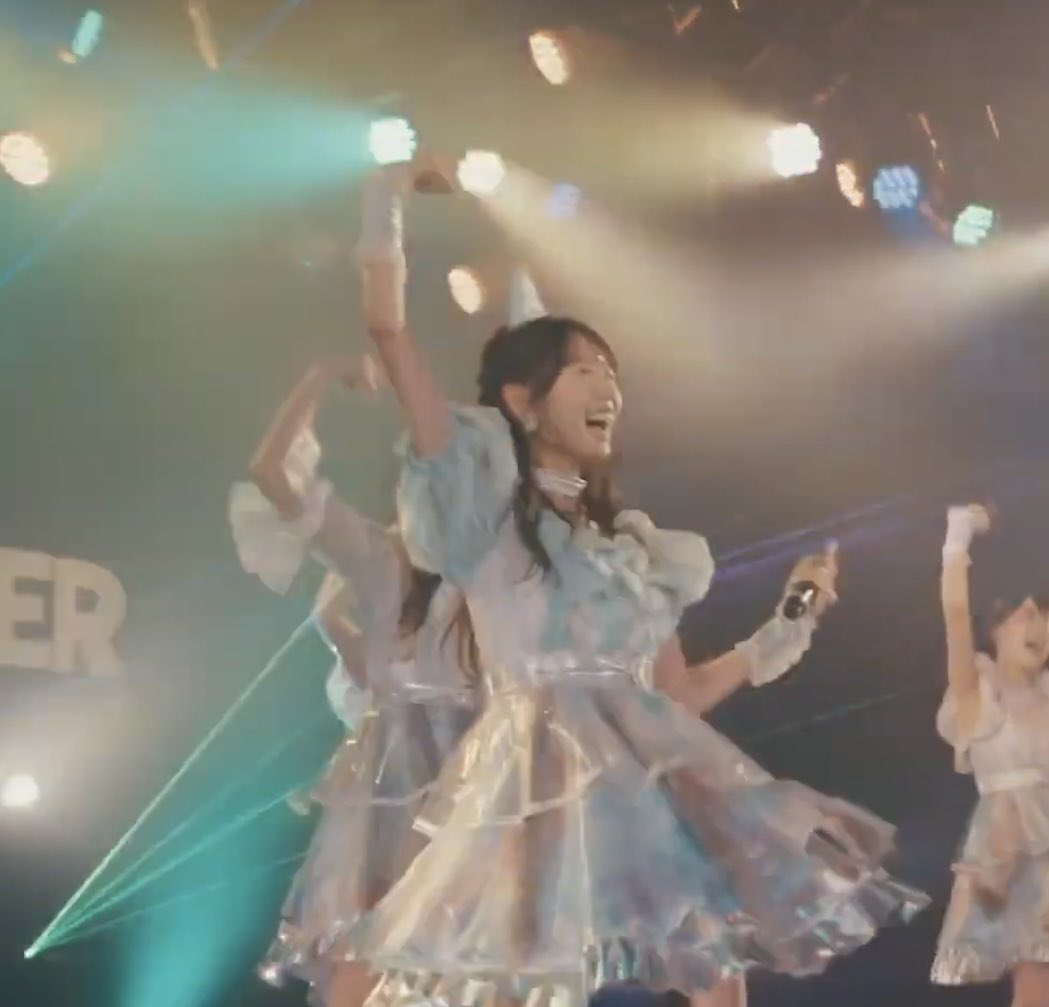 marie_zipper's tweet photo. 「完璧主義で☆」大好きな曲💫⭐︎
楽しそうに踊るゆいちゃんに萌えてる💚
完璧アイドルすぎるよ😭💚!!
目で追っちゃうの👀💚
#teamyu
#櫻井優衣 https://t.co/jmSxyOgmFw