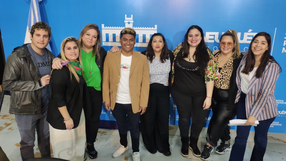 vanichero's tweet photo. Equipo!! @VeronicaVelez16 @HuentenLuis @Natalia87839012 @Patriciagar00 @florenc49420696 
#Coprojuv #juventudes #lunes https://t.co/UXNxsIvG7q
