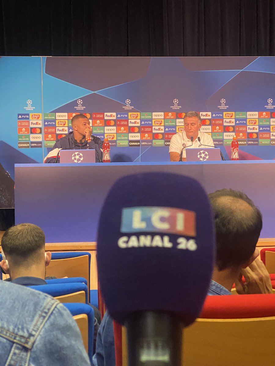 PaulLarrouturou's tweet photo. Quand @LCI #toutestpol demande à l’entraîneur du PSG de répondre au patron des TGV qui propose à son équipe qui fait Paris-Nantes en avion de prendre plutôt 2h de train privé, Mbappé éclate de rire et Christophe Galtier répond,sèchement,« je pense à me déplacer en char à voile » https://t.co/HOe34E1hQi
