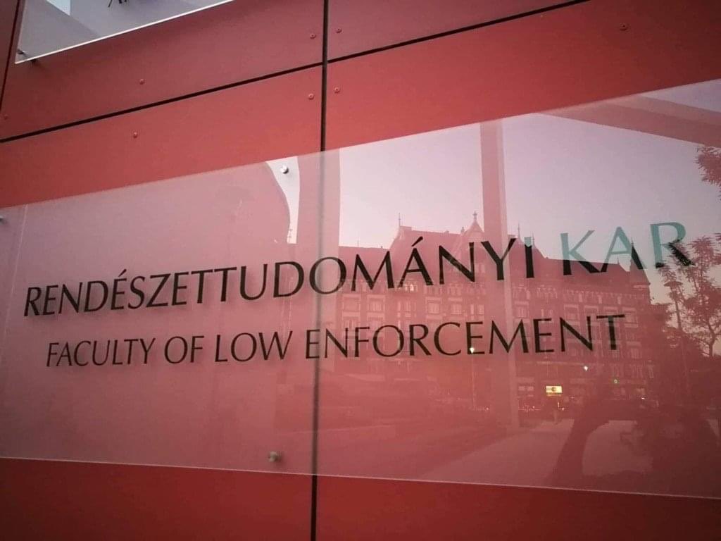 stefanobottoni1's tweet photo. #illiberalism and #ruleoflow at Hungary’s ENA :) https://t.co/dMlRxBp7wz