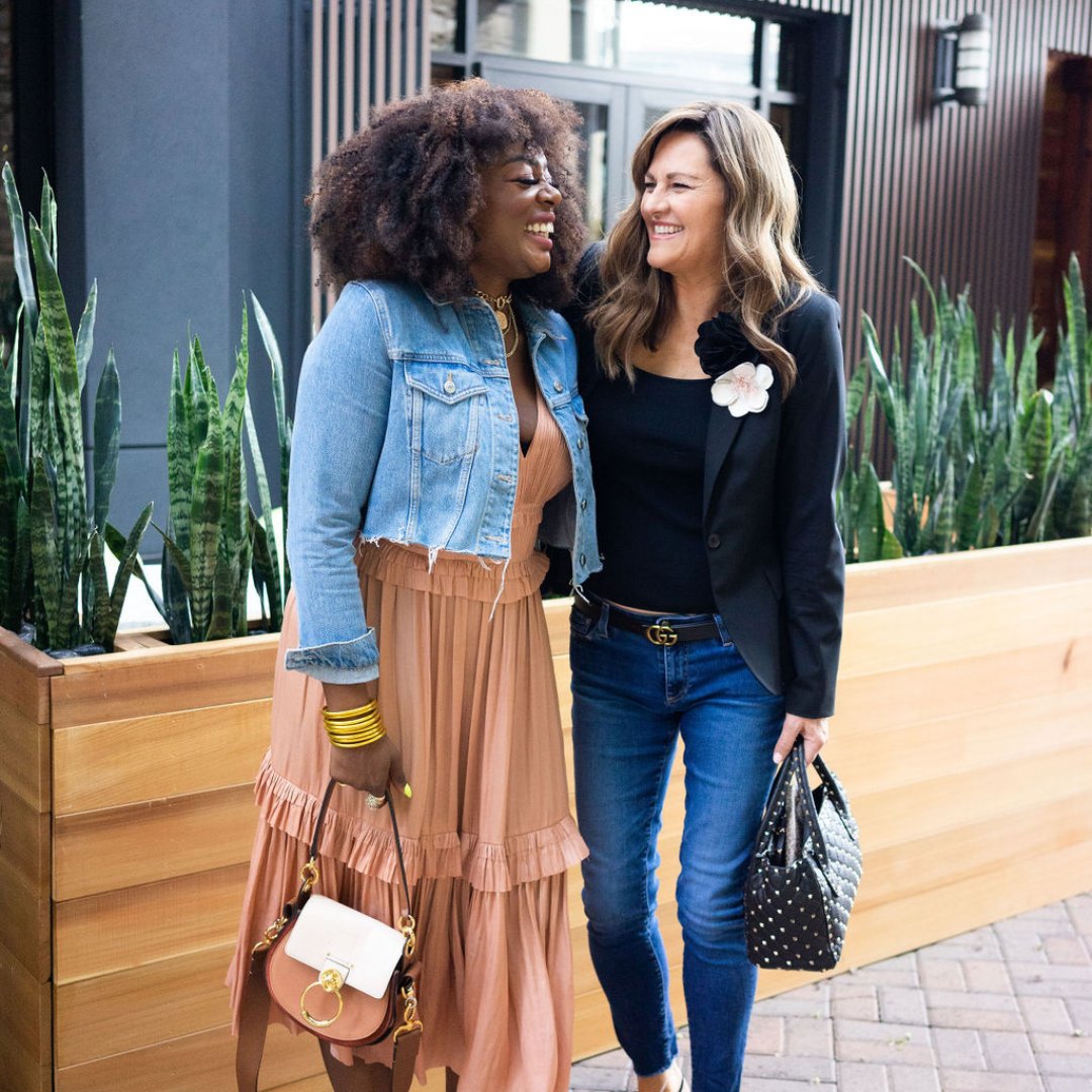 StonewoodCenter's tweet photo. Looking for something to do over the long holiday weekend? 🤔 Grab your friends and family and head to Stonewood Center to take advantage of all the Labor Day sales happening now! 🌟 To see a list of current sales, visit: https://t.co/AacebqytL5 🛍 https://t.co/fVGAwp4Iad
