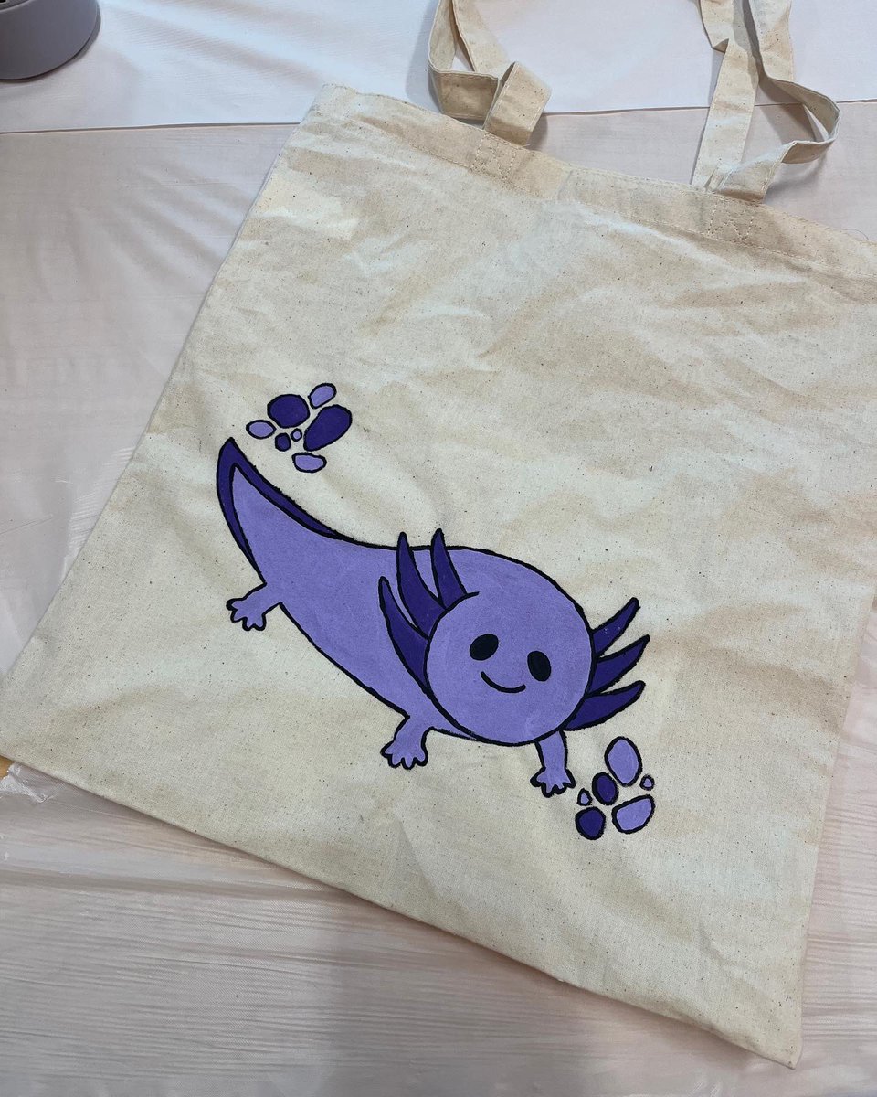 kbdoesart's tweet photo. My latest axylotl bag design :) up for commission if anyone would like one!!
#art #artist #tote #custom #customtote #totebag #axylotyl https://t.co/zyv14D2hm7
