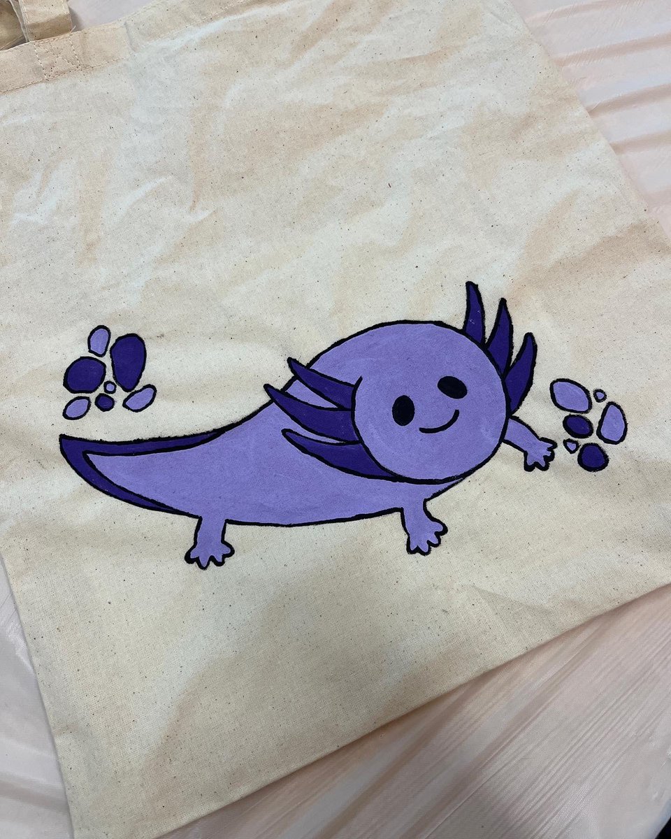 kbdoesart's tweet photo. My latest axylotl bag design :) up for commission if anyone would like one!!
#art #artist #tote #custom #customtote #totebag #axylotyl https://t.co/zyv14D2hm7
