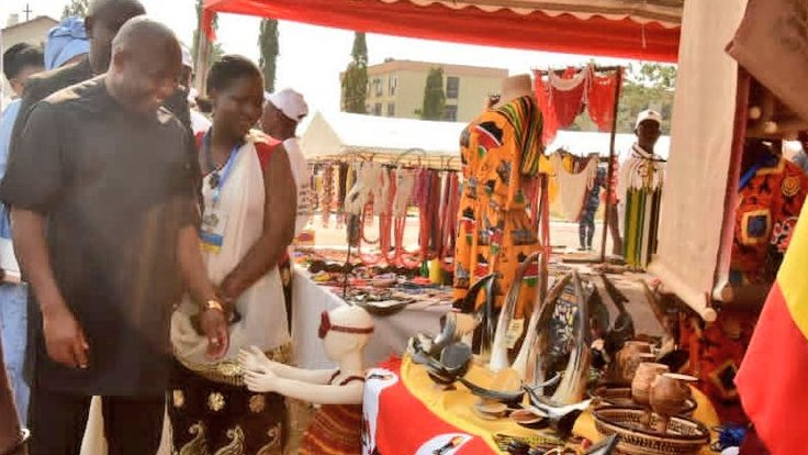 Ikiriho's tweet photo. #Burundi C'est parti! Le 5ème Festival des arts et de la culture de @jumuiya du 4 au 12 sept. 2022 #JAMAFEST est lancé. Les cérémonies d'ouverture se déroulent au stade #Intwari en @MairieBuja, rehaussées par la présence du Président @GeneralNeva, accompagné de la @Burundi1stLady https://t.co/VLbieZLAoX