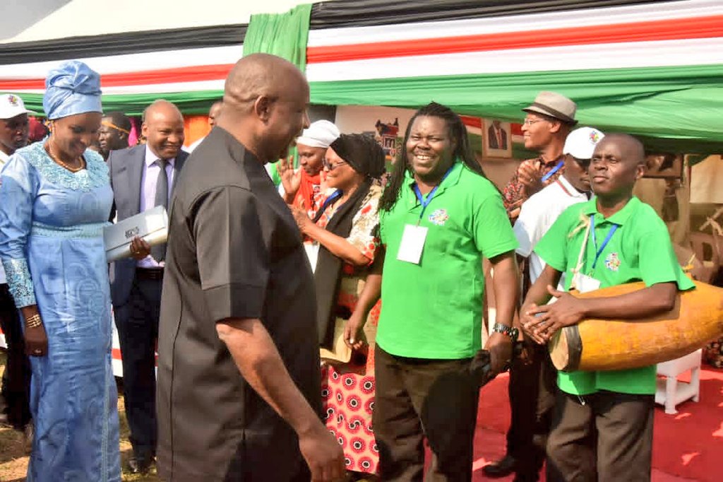 RTNBurundi's tweet photo. Dès son arrivée le chef de l'État @GeneralNeva visite les stands érigés au boulevard de l'indépendance. Participent au #JAMAFEST 5ème édition, le #Burundi, le #Rwanda, le #Kenya, la #Tanzanie et l'#Ouganda. https://t.co/BmZqVJDCnH