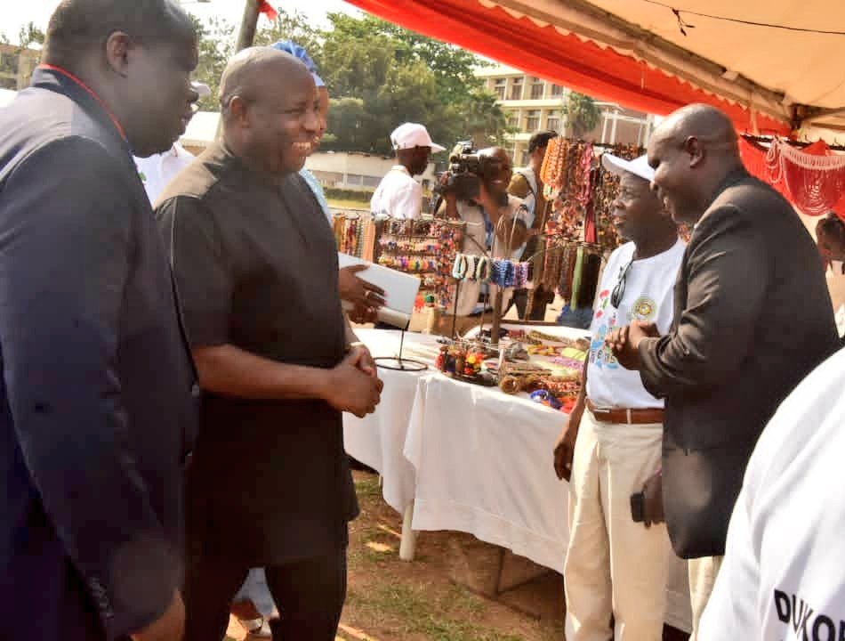 RTNBurundi's tweet photo. Dès son arrivée le chef de l'État @GeneralNeva visite les stands érigés au boulevard de l'indépendance. Participent au #JAMAFEST 5ème édition, le #Burundi, le #Rwanda, le #Kenya, la #Tanzanie et l'#Ouganda. https://t.co/BmZqVJDCnH