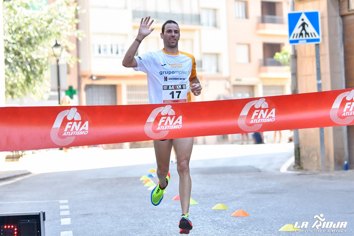 Ya están en nuestra web galerías de fotos de la VIII Carrera Popular 10K Ciudad de Viana - Campeonato Navarro de 5K, por <a href="/cpujades/">Carlo</a> <a href="/DarioBlanco_/">Dario.blanco</a> y <a href="/LuisenNYC/">Luis</a> correrenlarioja.com/galerias-de-fo…