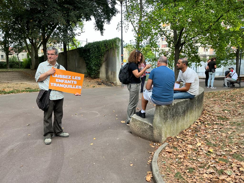 ADEE_Officiel's tweet photo. L'ADEE reprend du service ! Nous étions aujourd'hui à Saint-Denis (93). Nous avons parlé restrictions, pénurie de professeurs etc. La protection des enfants est une cause trop noble que nous ne devons pas abandonner. Plus que jamais, il faut nous battre pour eux ! https://t.co/2jhauv2a5J