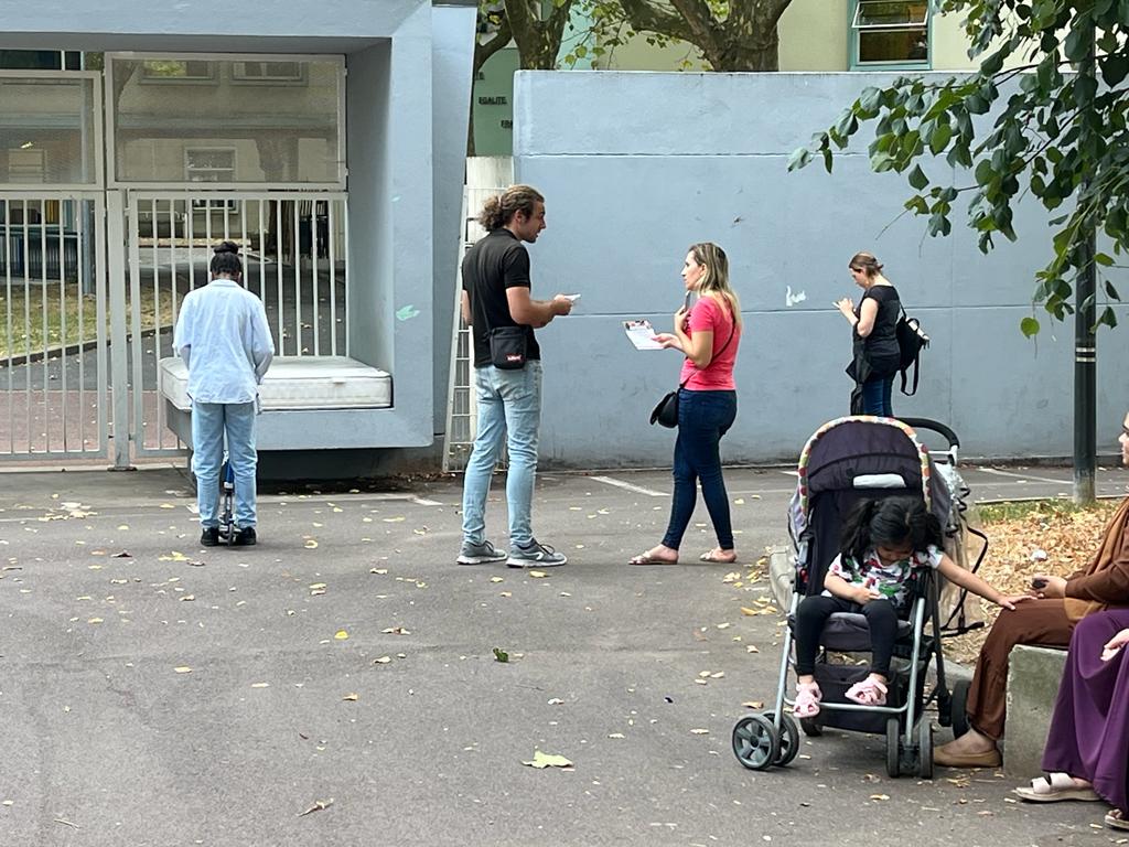 ADEE_Officiel's tweet photo. L'ADEE reprend du service ! Nous étions aujourd'hui à Saint-Denis (93). Nous avons parlé restrictions, pénurie de professeurs etc. La protection des enfants est une cause trop noble que nous ne devons pas abandonner. Plus que jamais, il faut nous battre pour eux ! https://t.co/2jhauv2a5J