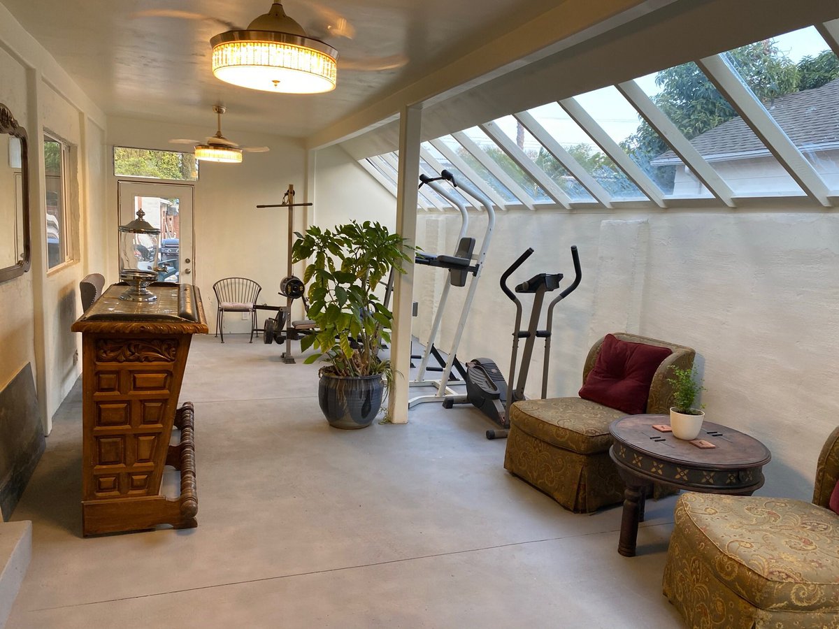 joytothehome's tweet photo. #JrADU #ADU #TinyHouse 

This sunroom could be a Jr ADU. It has a separate entrance and a bathroom. https://t.co/7j3cTFVC1H