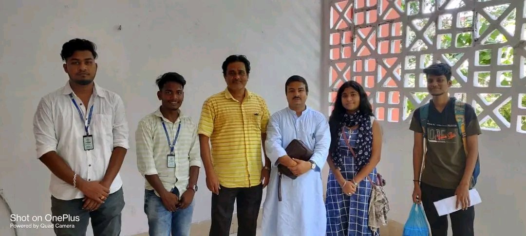 ABVPCuttack's tweet photo. ABVP karyakarta of Ravenshaw University celebrated #TeacersDay with faculties of university. https://t.co/GIwjTPI8Dj