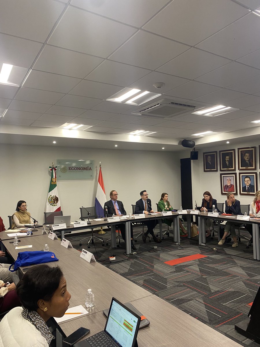 ComerciaMX_'s tweet photo. Agradecemos a la Misión de Agua de Los Países Bajos a México por su visita a la @SE_mx. 🇲🇽 🇳🇱 Presentamos cómo @ComerciaMX_ puede servir a las empresas visitantes para identificar posibles socios y clientes. https://t.co/vvyQ5ZGOp4